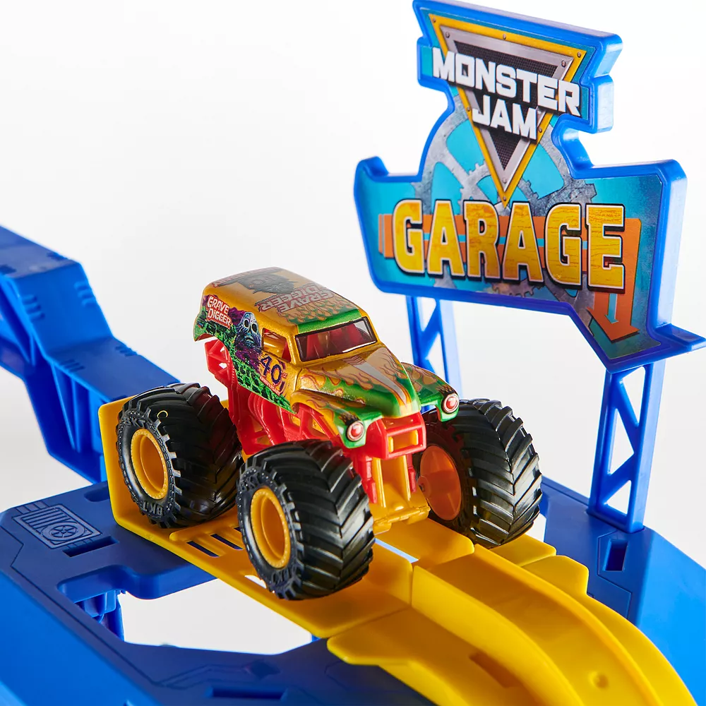 Monster Jam Garage Playset And Storage With Exclusive Grave Digger Monster Truck - Image 3