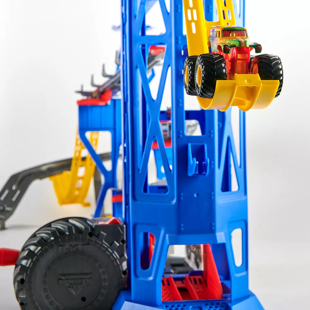 Monster Jam Garage Playset And Storage With Exclusive Grave Digger Monster Truck - Image 4